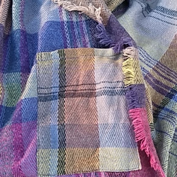 Bohemian fringe wrap with front pockets - Picture 7 of 8